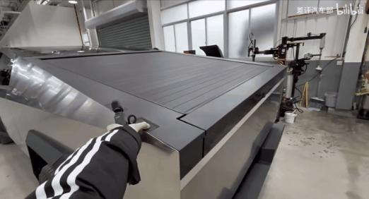 我替你们去看了看Cybertruck，这车真的是大到离谱。