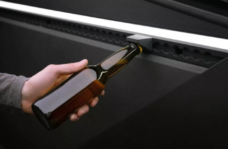 我替你们去看了看Cybertruck，这车真的是大到离谱。