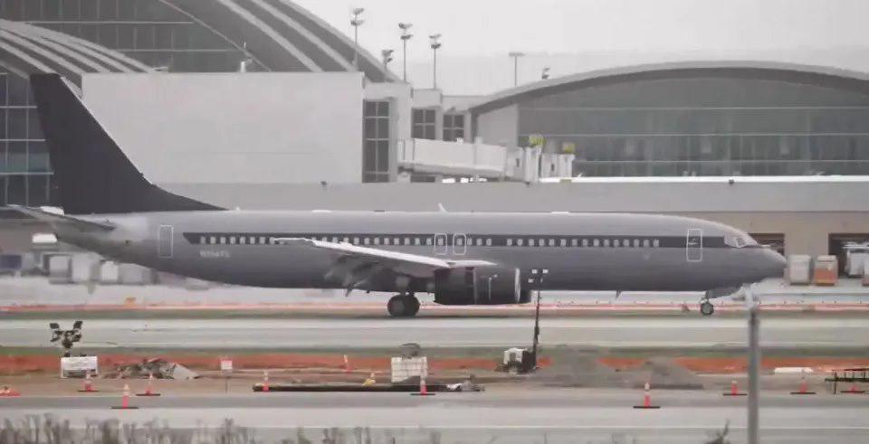 马斯克的神秘新飞机：SpaceX 买下国航波音 737，用途成谜