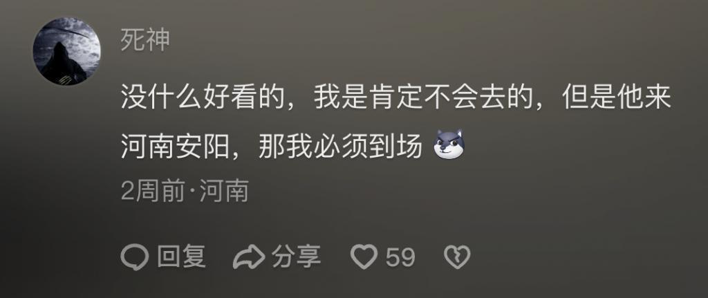 在周杰伦模仿大赛里，粥饼伦击败了周杰伦。