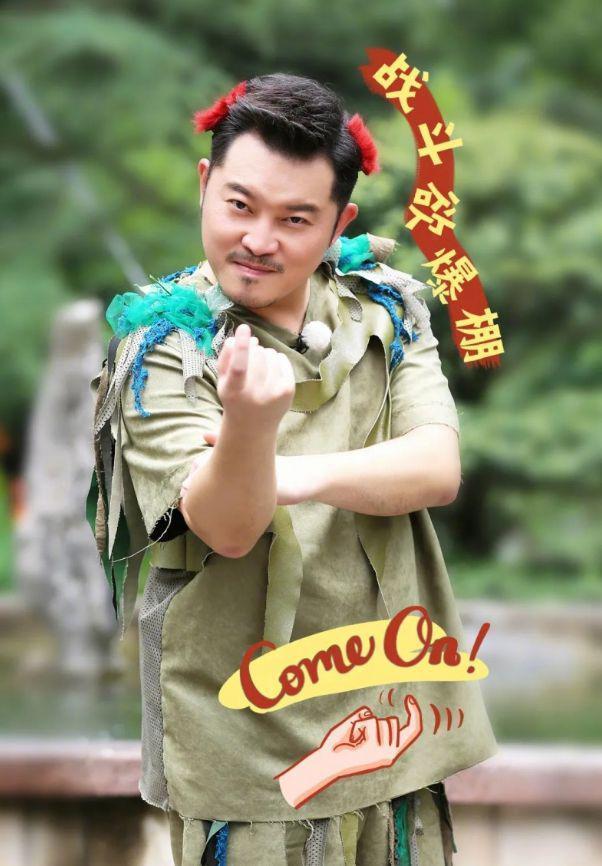 胡可一家3口新加坡旅游，安吉个头超妈妈，变回东北宋仲基