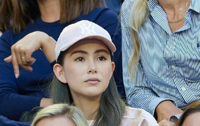 周杰伦夫妇看澳网，男方穿万元外套，昆凌大浓眉显土气