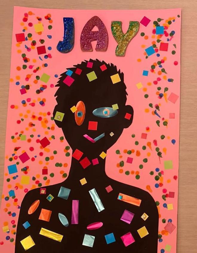 周杰伦夫妇看澳网，男方穿万元外套，昆凌大浓眉显土气