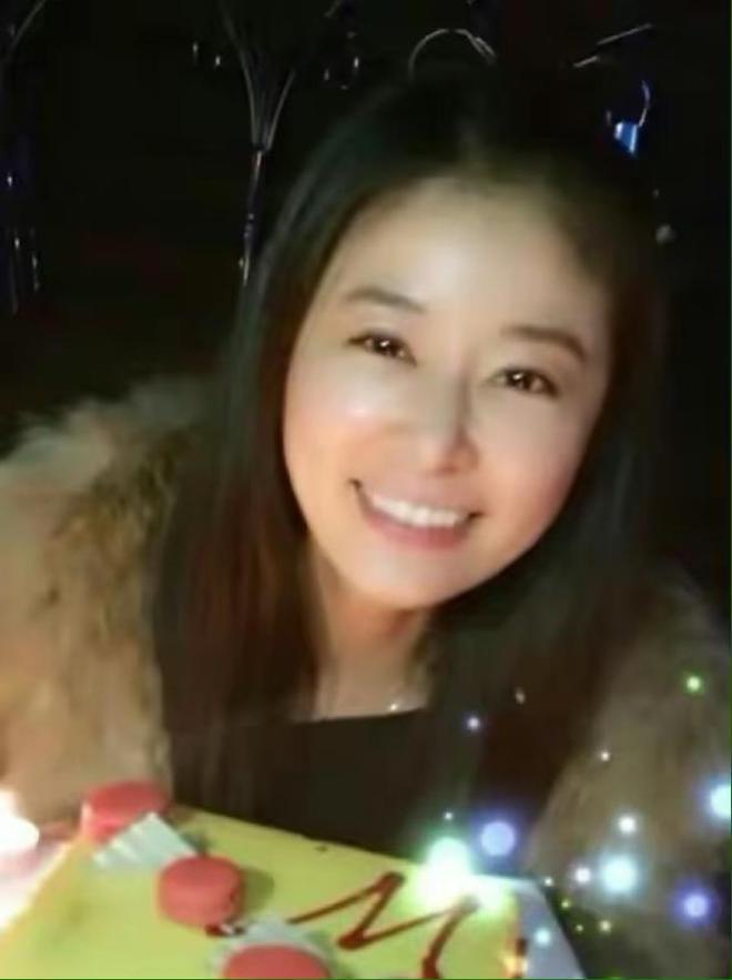 林心如晒照庆生，与许玮宁同框似两代人