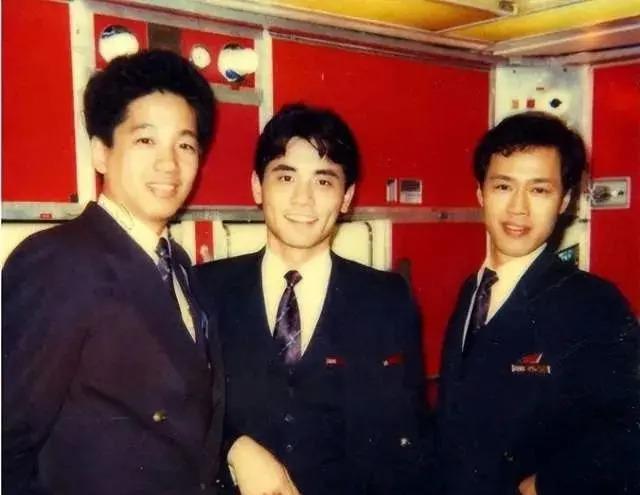 因长太帅被女乘客偷亲，这个“孙中山专业户”又帅又有实力