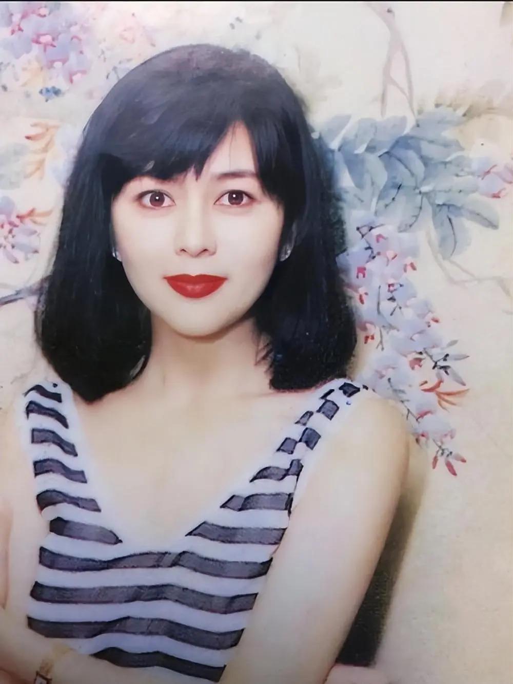 关之琳与其父断绝关系28年，其父去世后购400万墓地