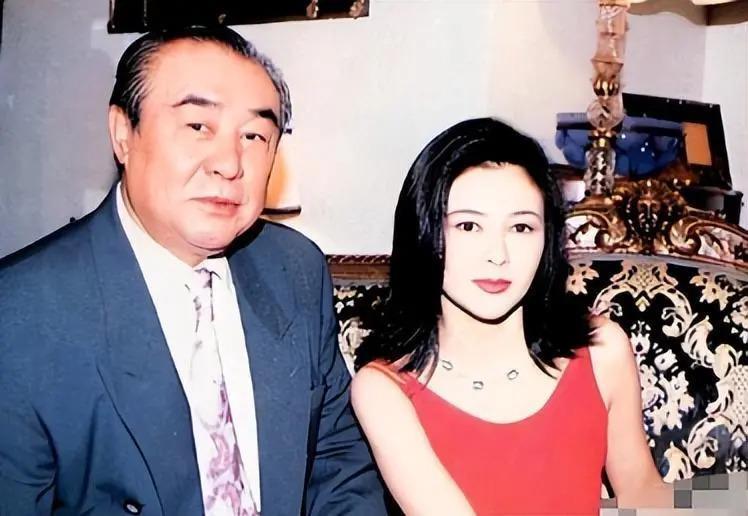 关之琳与其父断绝关系28年，其父去世后购400万墓地