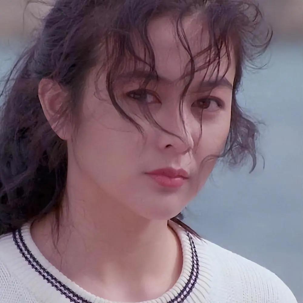 关之琳与其父断绝关系28年，其父去世后购400万墓地