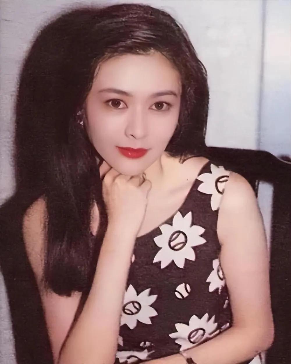 关之琳与其父断绝关系28年，其父去世后购400万墓地