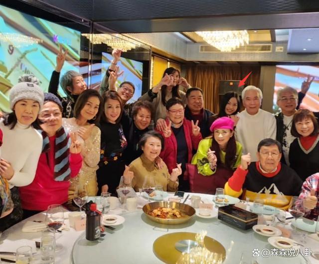 李龙基妥协承认小36岁女友黑历史：她说爱我，以后会乖乖的