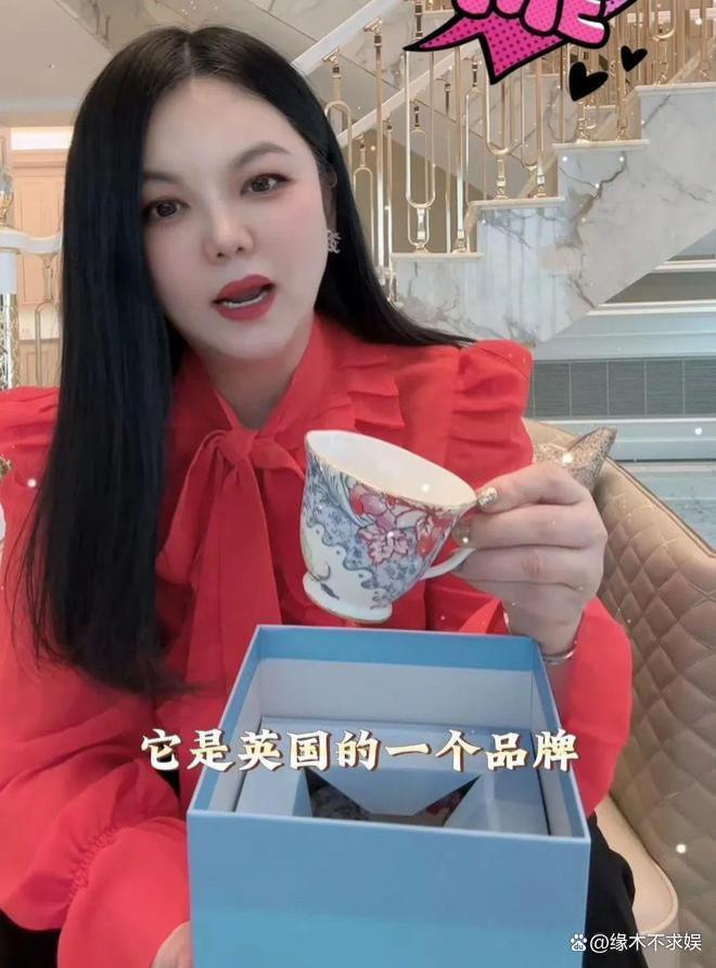 格局相差大！王诗龄戴6万元项链跳舞，甜馨为昆明动物园发声