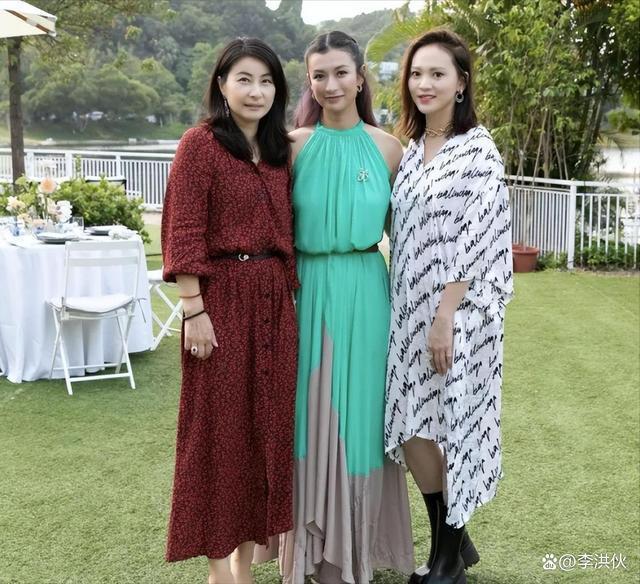 四大家族贵妇团认可郭晶晶，生日宴合影位置彰显其地位