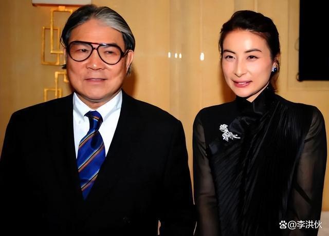 四大家族贵妇团认可郭晶晶，生日宴合影位置彰显其地位