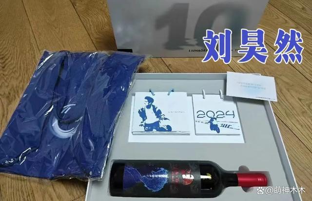 明星新年礼盒公开！杨幂礼盒总价3000多，刘诗诗不如新人