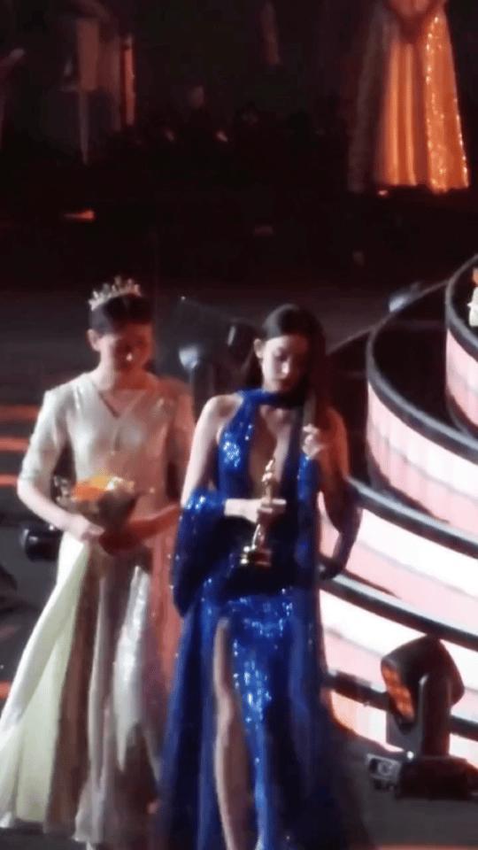 何赛飞没有说错，“不合群”的茅威涛师徒才是真正的聪明人