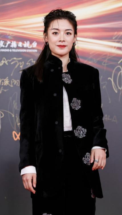 何赛飞没有说错，“不合群”的茅威涛师徒才是真正的聪明人