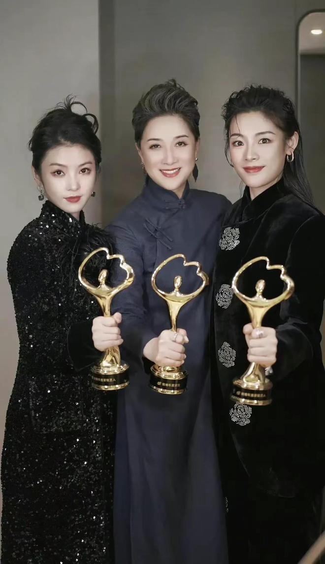 何赛飞没有说错，“不合群”的茅威涛师徒才是真正的聪明人