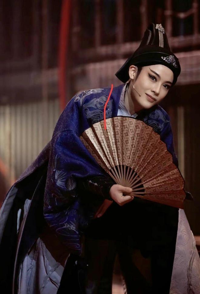 何赛飞没有说错，“不合群”的茅威涛师徒才是真正的聪明人