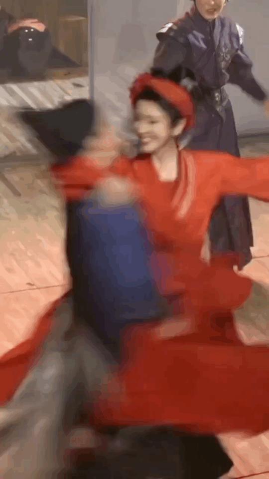 何赛飞没有说错，“不合群”的茅威涛师徒才是真正的聪明人