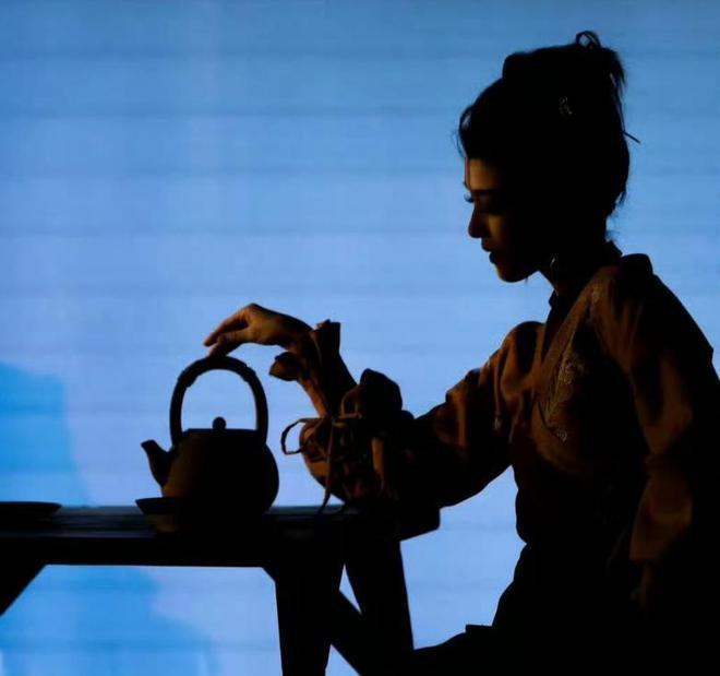 何赛飞没有说错，“不合群”的茅威涛师徒才是真正的聪明人