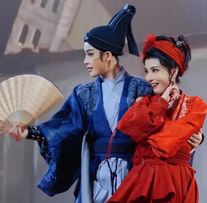 何赛飞没有说错，“不合群”的茅威涛师徒才是真正的聪明人