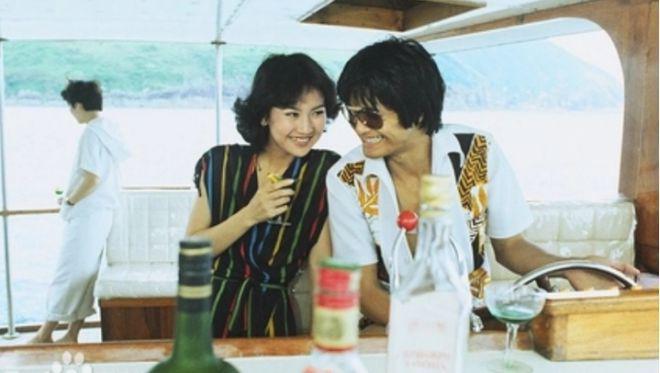 她是《新白娘子》的小青蛇，婚姻破裂后一生替别人养娃