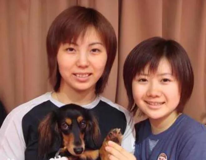 福原爱首次带货直播，人不专业助理抢话，网友直言不买
