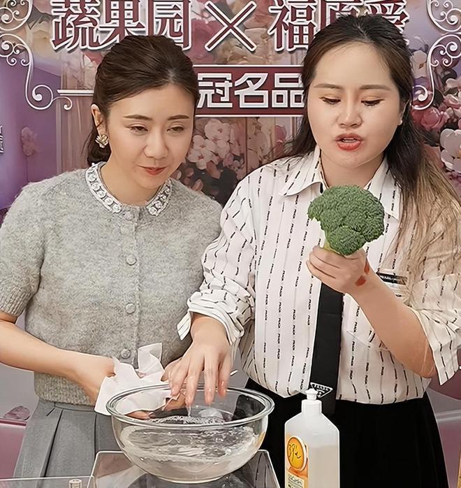 福原爱首次带货直播，人不专业助理抢话，网友直言不买