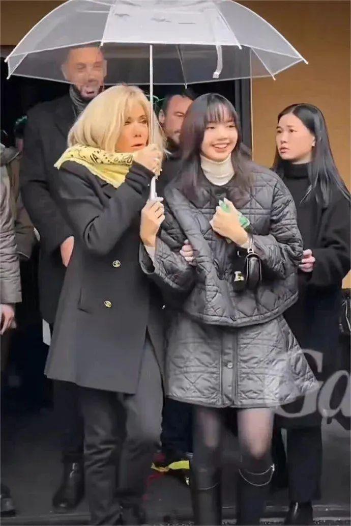 她靠“艳舞”进军欧美圈成功了？