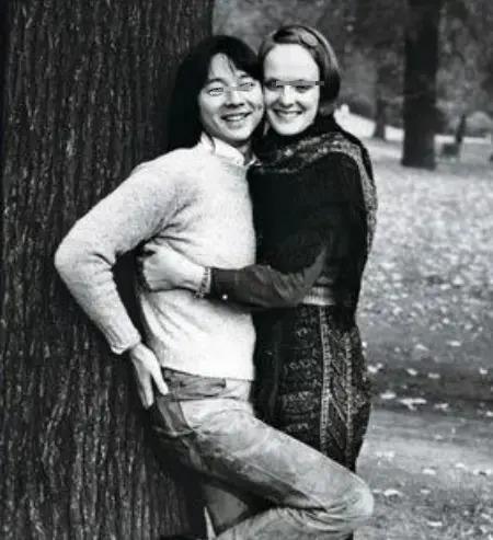 80岁再婚生子！一见钟情小50岁外国女，不顾阻挠买豪宅？