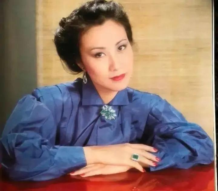 TVB女星晚节不保？意外流产恋上已婚搭档上演二女争夫？