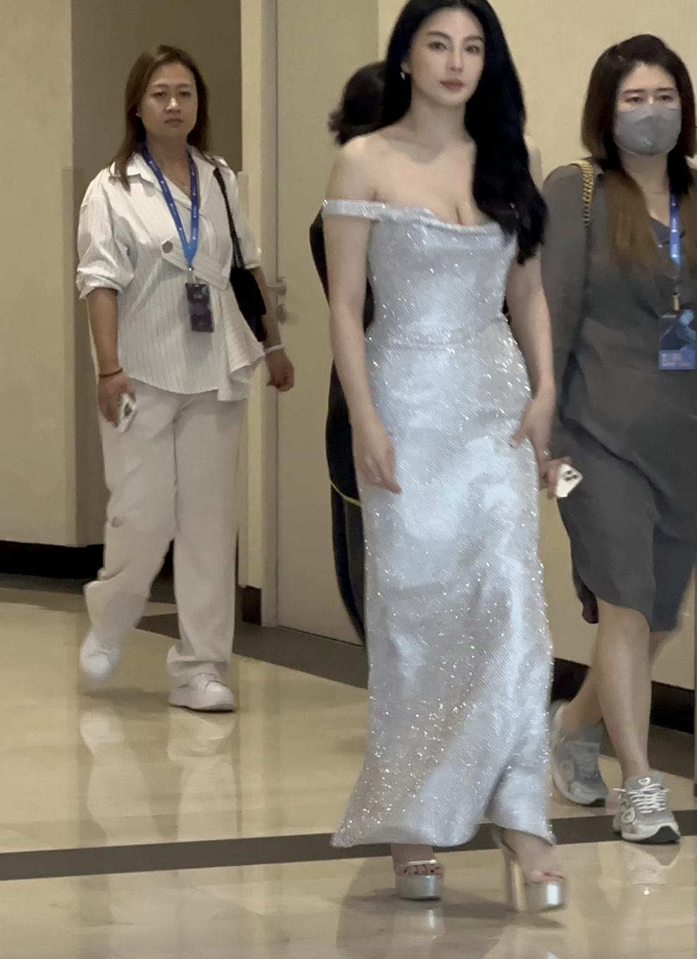 晚会座位透露内娱地位：张雨绮美翻了，王鹤棣排面很大