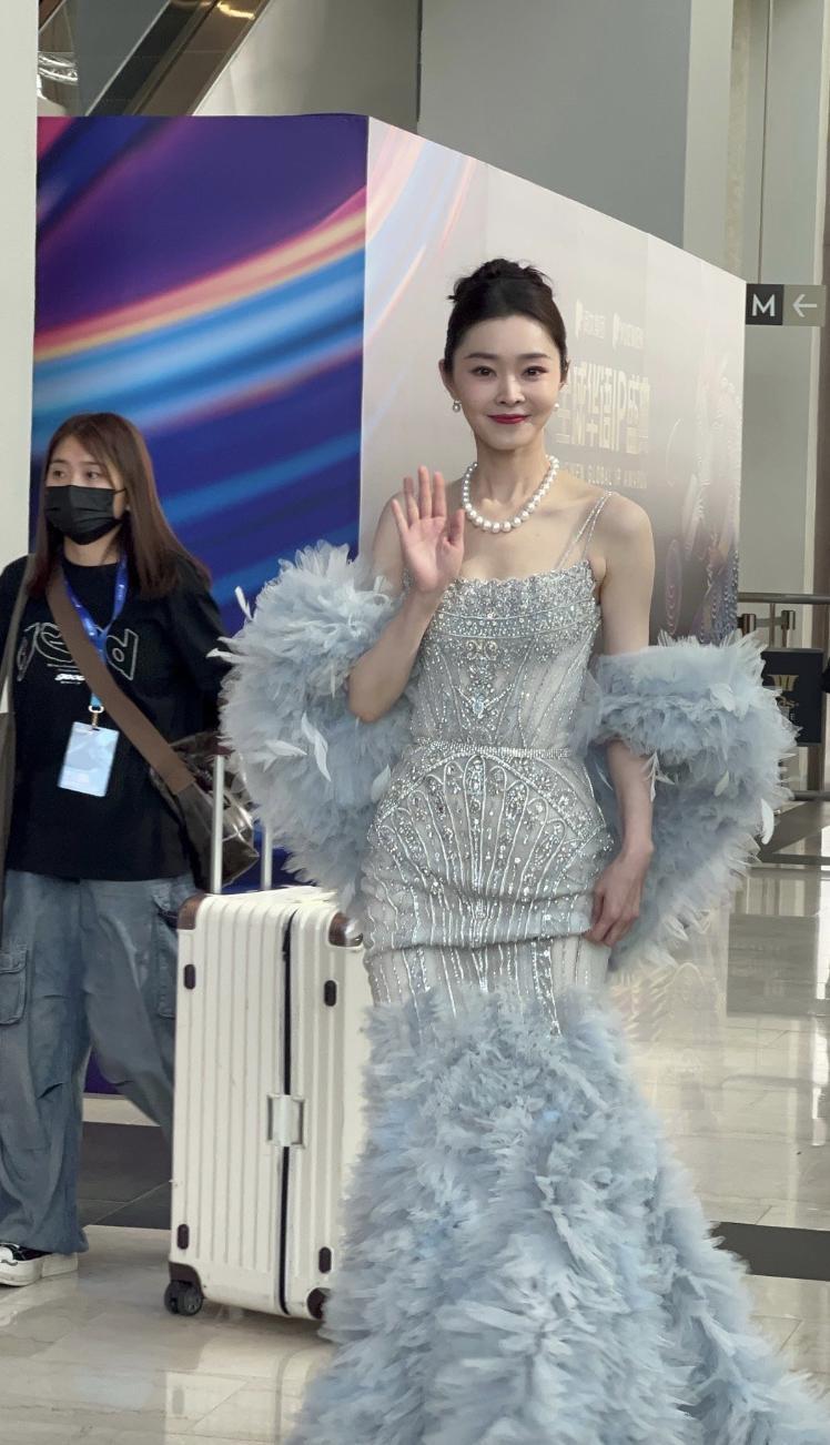 晚会座位透露内娱地位：张雨绮美翻了，王鹤棣排面很大