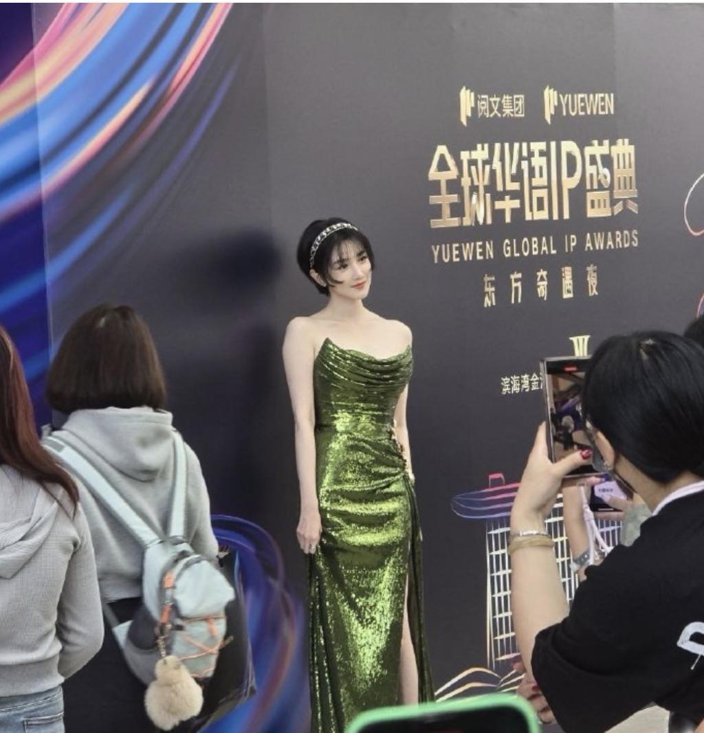 晚会座位透露内娱地位：张雨绮美翻了，王鹤棣排面很大