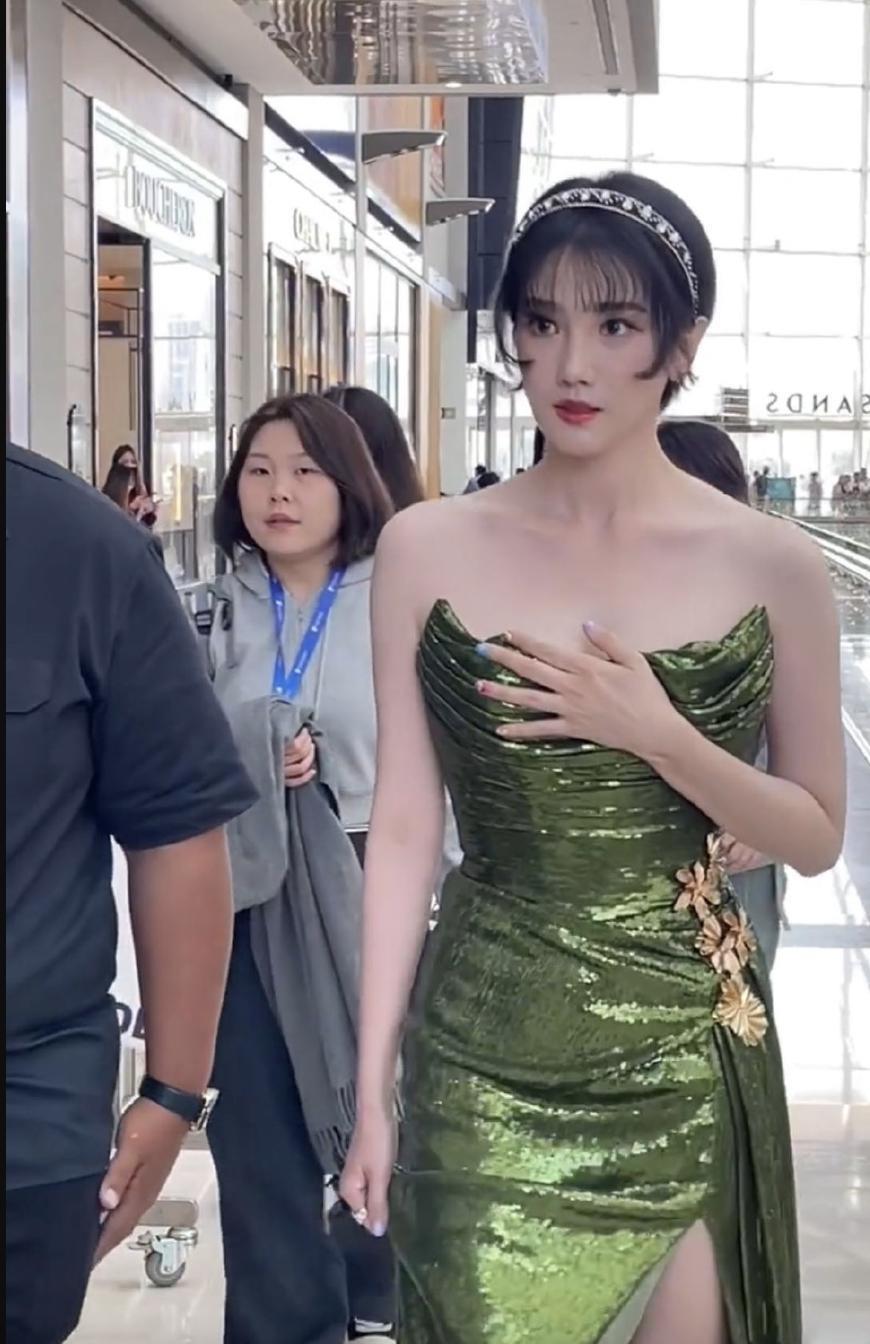 晚会座位透露内娱地位：张雨绮美翻了，王鹤棣排面很大