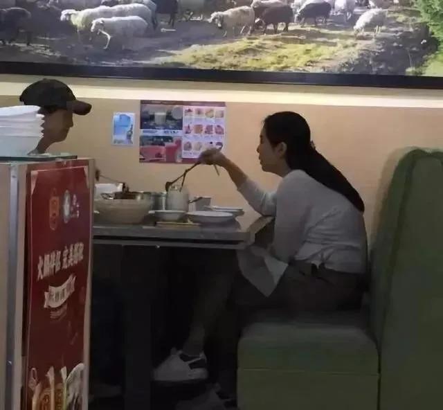 恋爱四年见光死？！结婚前夕前女友带子上门要名分？