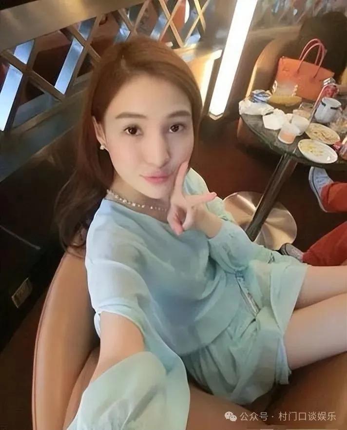 郭美美又作妖了？直播大谈吴佩慈男友对她兴趣浓烈还买包