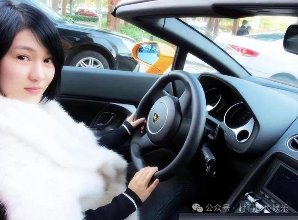 郭美美又作妖了？直播大谈吴佩慈男友对她兴趣浓烈还买包
