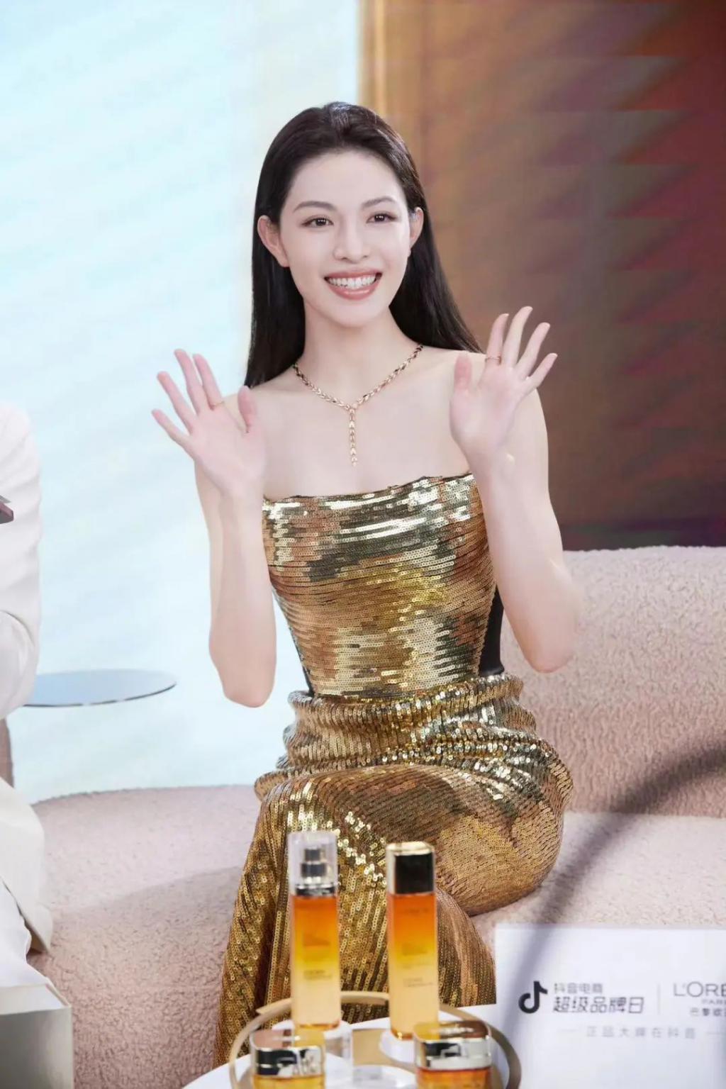 能跟她谈恋爱是积了什么德啊！