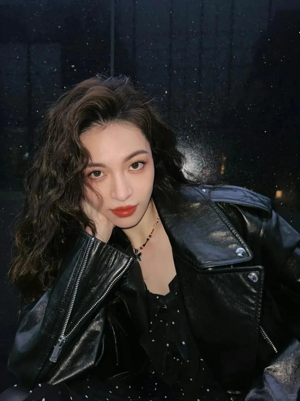 能跟她谈恋爱是积了什么德啊！