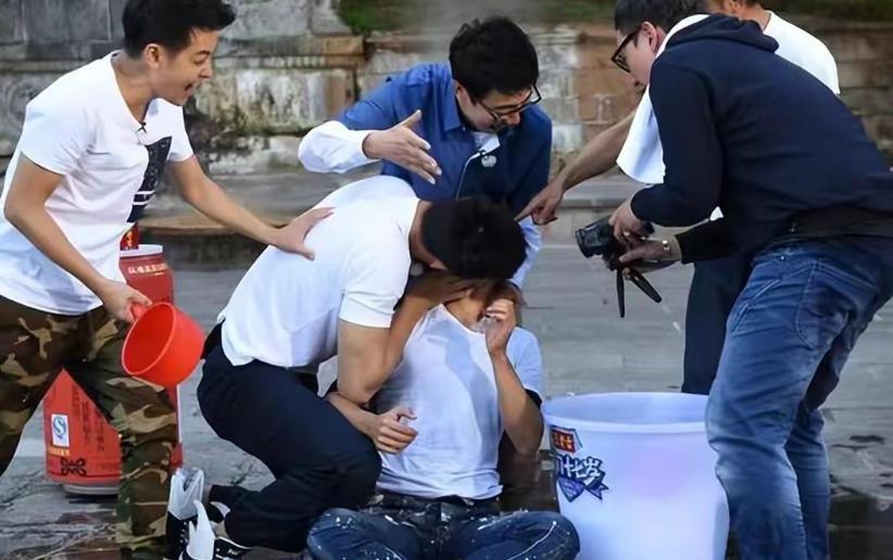借搞艺术之名行“耍流氓”，娱乐圈的“不雅之举”不止于此