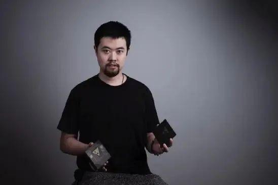 一款来自硅谷的AI硬件，说要消灭所有APP