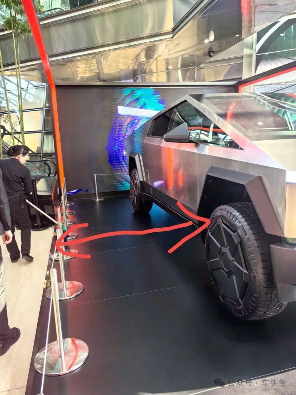 直击特斯拉Cybertruck巡展现场：只能远观不能摸，老车主委屈落泪