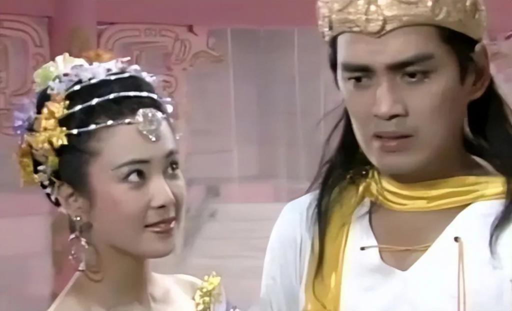 30年前的《封神榜》，尺度过大，男主角不敢正眼看妲己