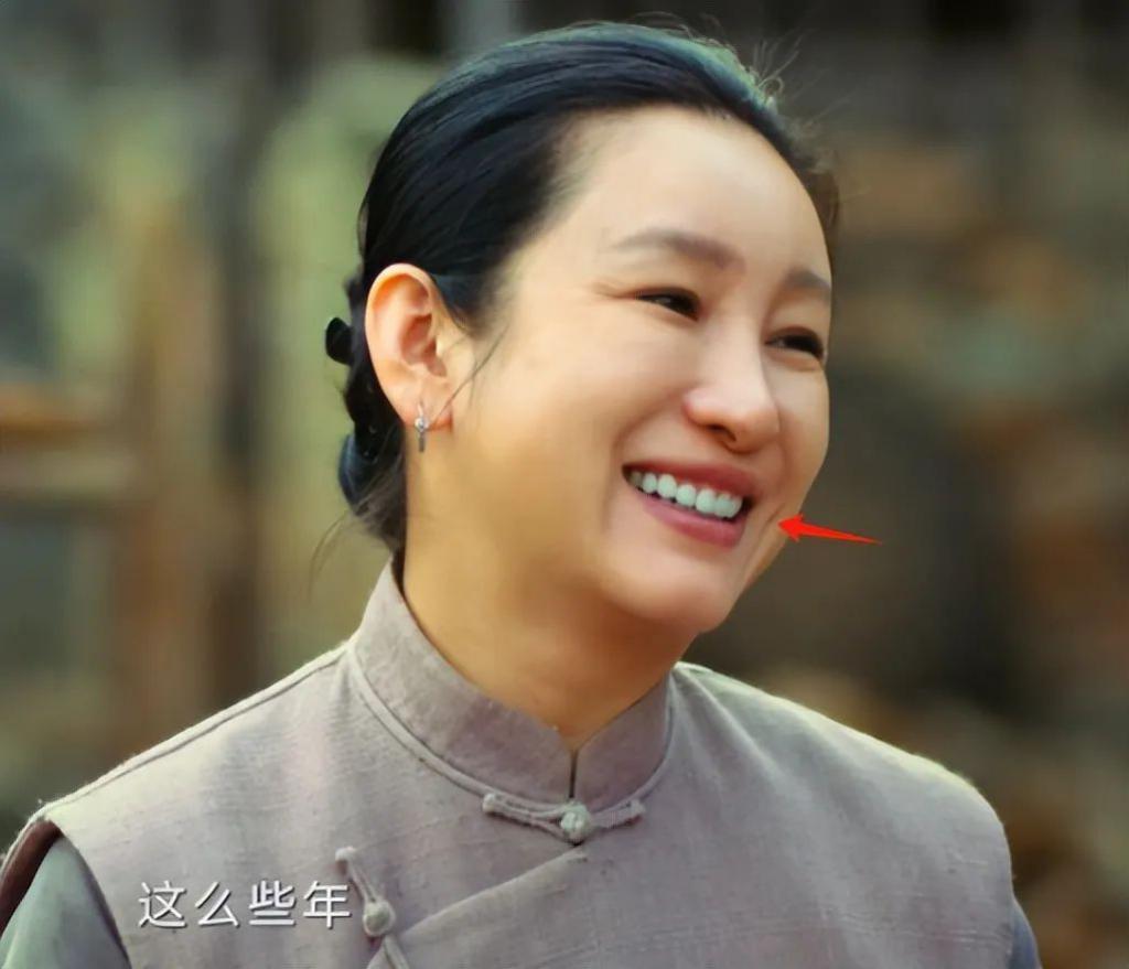 看了被“烤瓷大白牙”毁了的年代剧，我怀念刘琳巩俐的乡土味