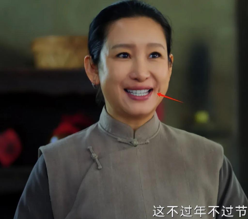 看了被“烤瓷大白牙”毁了的年代剧，我怀念刘琳巩俐的乡土味