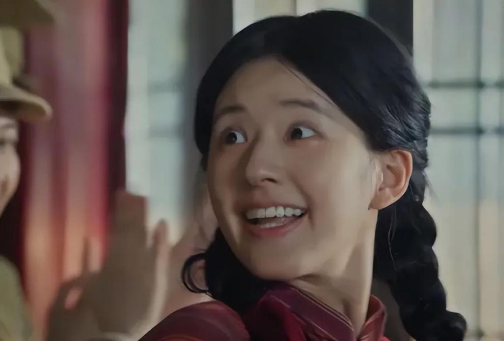 看了被“烤瓷大白牙”毁了的年代剧，我怀念刘琳巩俐的乡土味