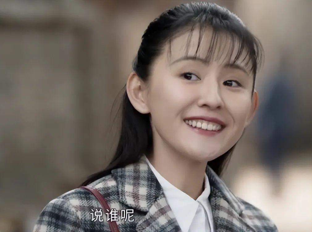 看了被“烤瓷大白牙”毁了的年代剧，我怀念刘琳巩俐的乡土味