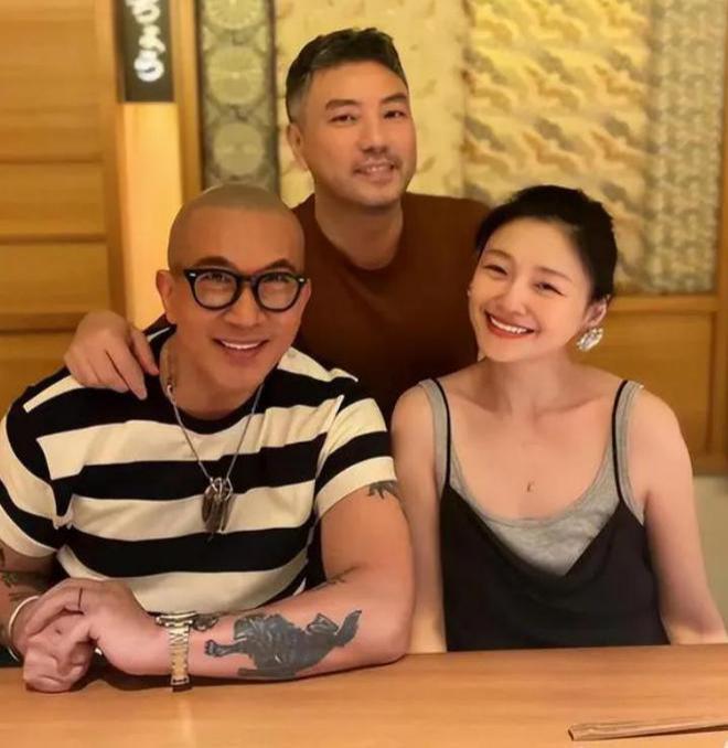 大S带具俊晔新年露面，夫妻同框恩爱十足，大S瘦了很多