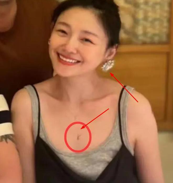 大S带具俊晔新年露面，夫妻同框恩爱十足，大S瘦了很多